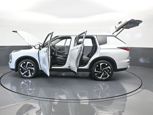 Used 2023 Mitsubishi Outlander SE image 81