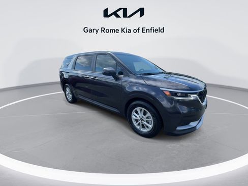 Used 2024 Kia Carnival LX image 2