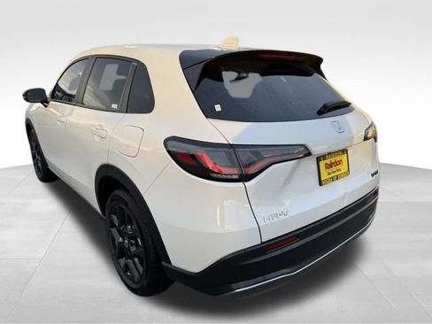 Used 2023 Honda HR-V Sport image 5