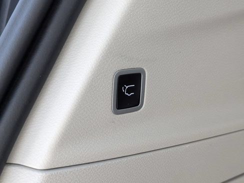Used 2024 Chrysler Pacifica Limited FWD image 14