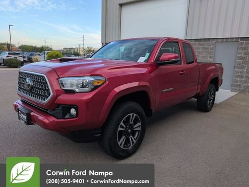 Used 2018 Toyota Tacoma TRD Sport w/ Technology Package AWD/4WD image 7