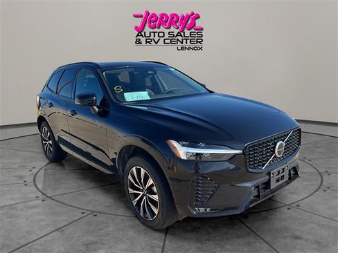 Used 2025 Volvo XC60 B5 Plus image 19