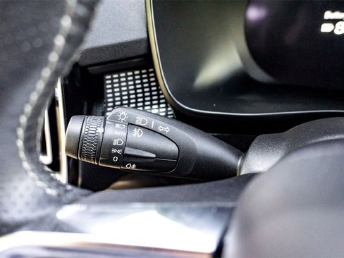 Used 2021 Volvo XC40 P8 Recharge image 19