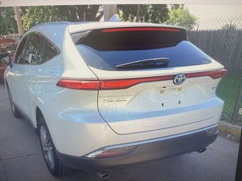 Used 2023 Toyota Venza XLE AWD/4WD image 2