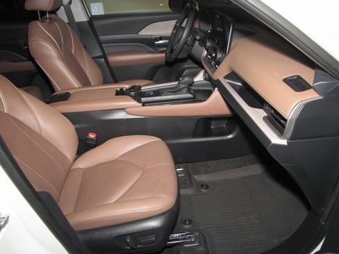 Used 2024 Toyota Grand Highlander Platinum image 21