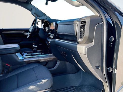 Used 2024 Chevrolet Silverado 1500 LT Trail Boss w/ Convenience Package II image 18