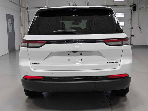 Used 2023 Jeep Grand Cherokee Limited w/ Luxury Tech Group II image 9