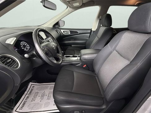 Used 2020 Nissan Pathfinder SV image 17