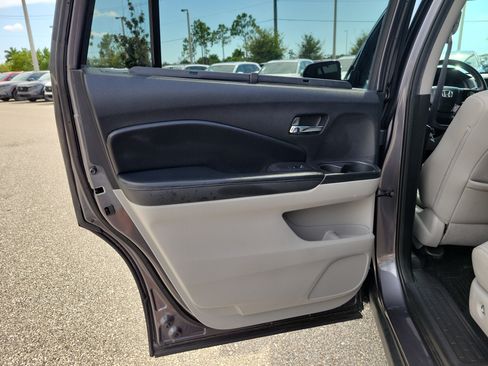 Used 2019 Honda Pilot Touring image 15