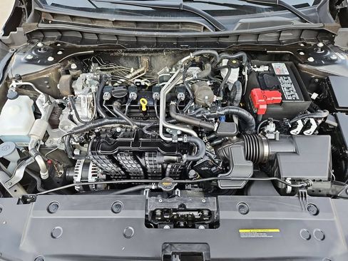 Used 2025 Nissan Altima 2.5 SV FWD image 35