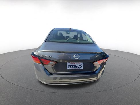 Used 2025 Nissan Altima 2.5 SV image 5