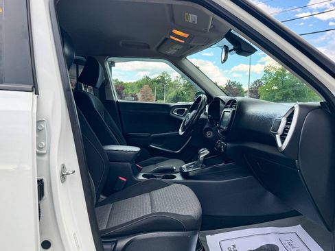 Used 2020 Kia Soul GT-Line FWD image 11