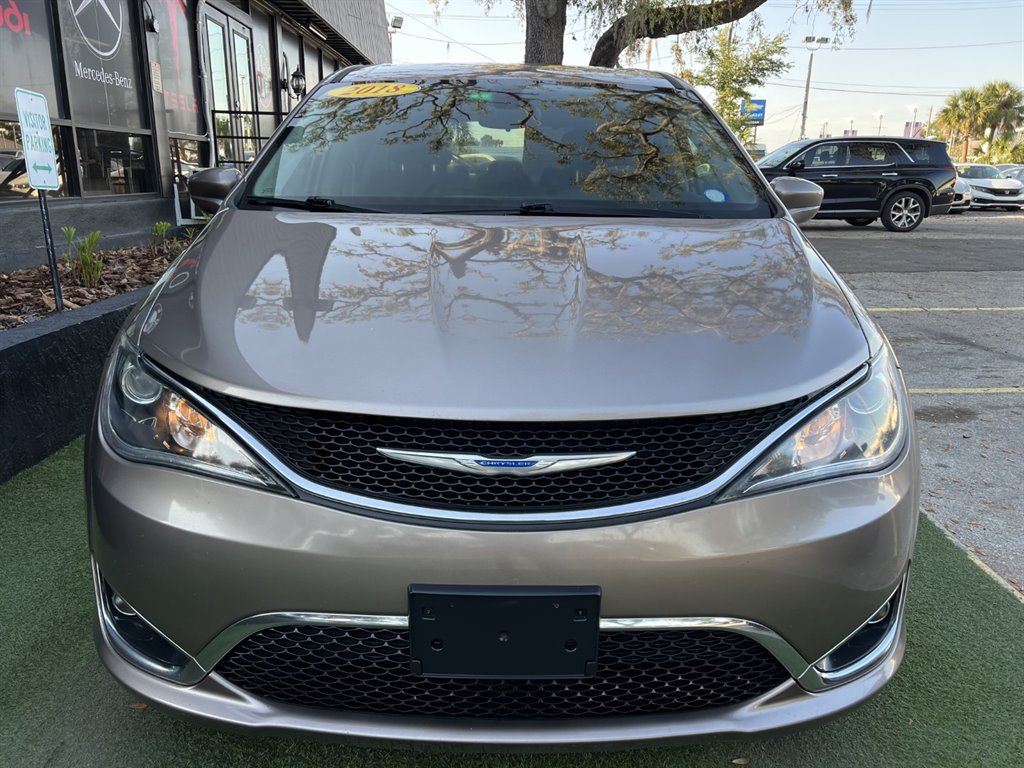 Used 2018 Chrysler Pacifica Touring Plus w/ Tire & Wheel Group FWD image 2