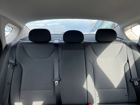 Used 2025 Kia K4 LXS image 37