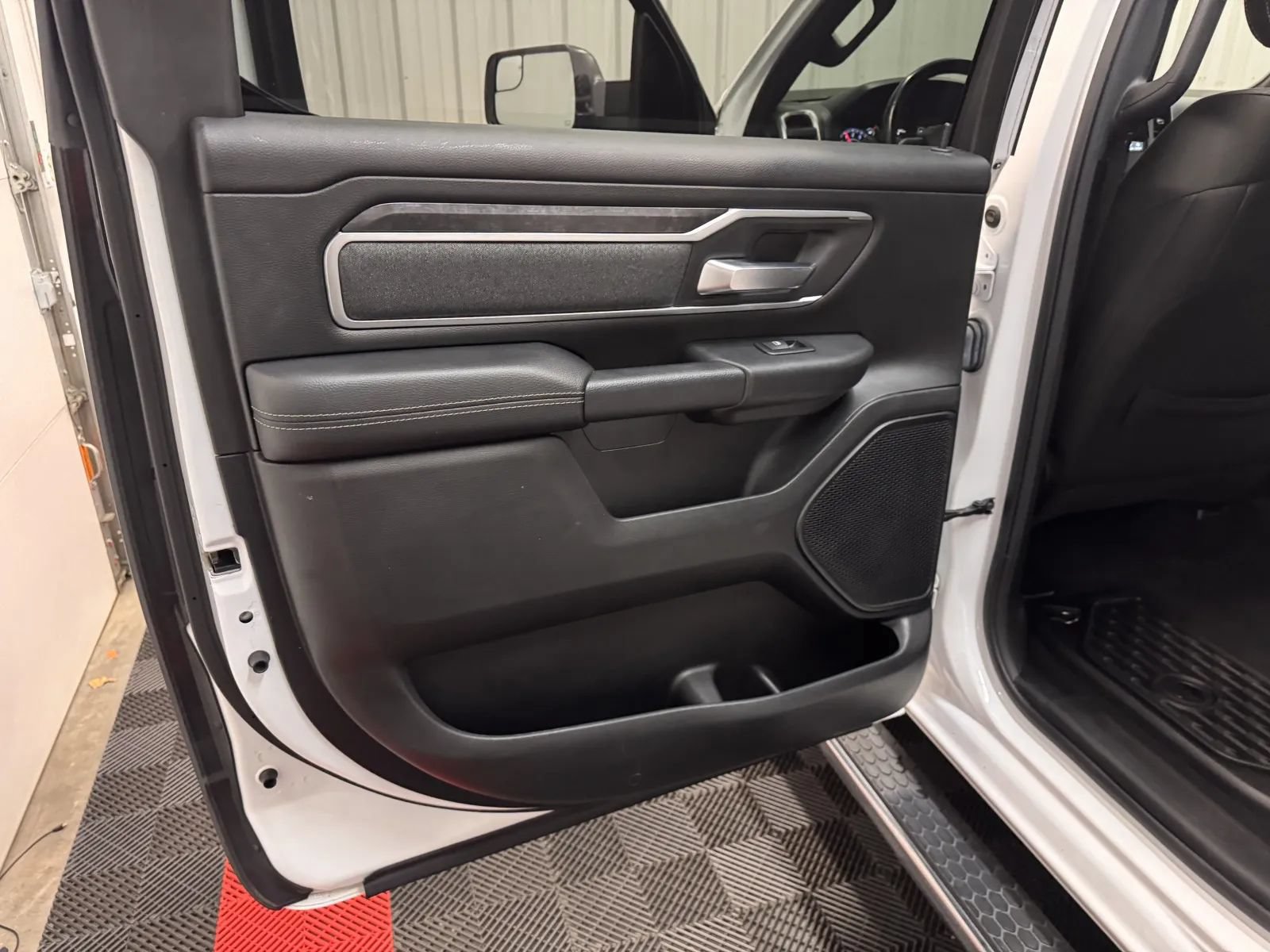 Used 2019 RAM 1500 Big Horn AWD/4WD image 35