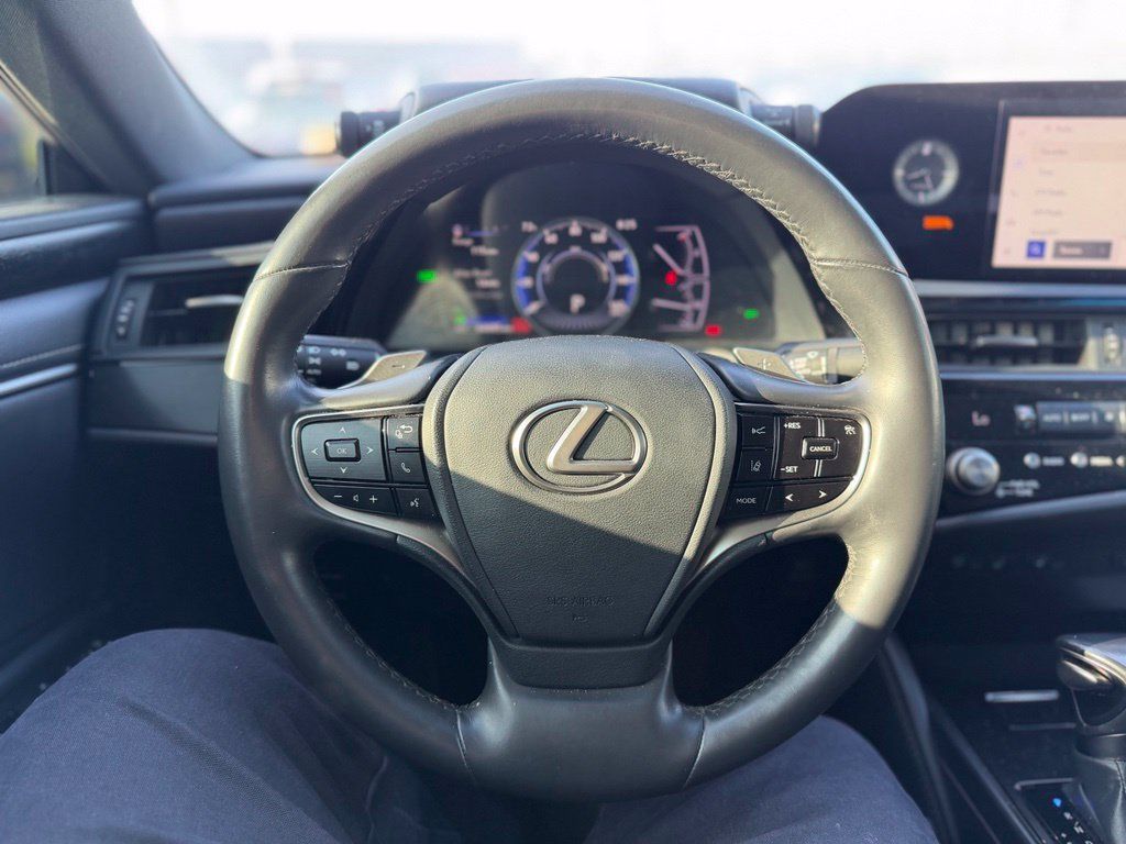 Used 2024 Lexus ES 300h w/ Premium Package FWD image 6