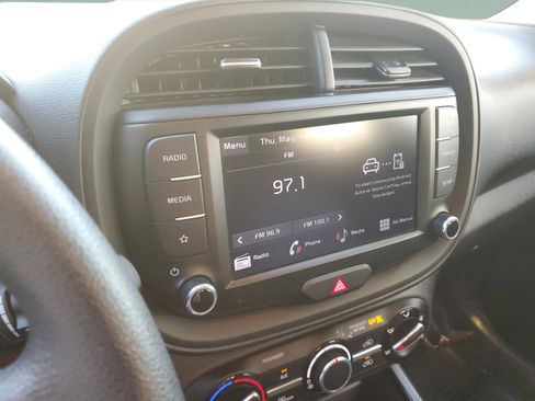 Used 2024 Kia Soul LX w/ Option Group 015 FWD image 17