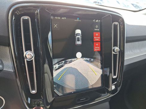 New 2026 Volvo XC40 B5 Core w/ Climate Package image 13