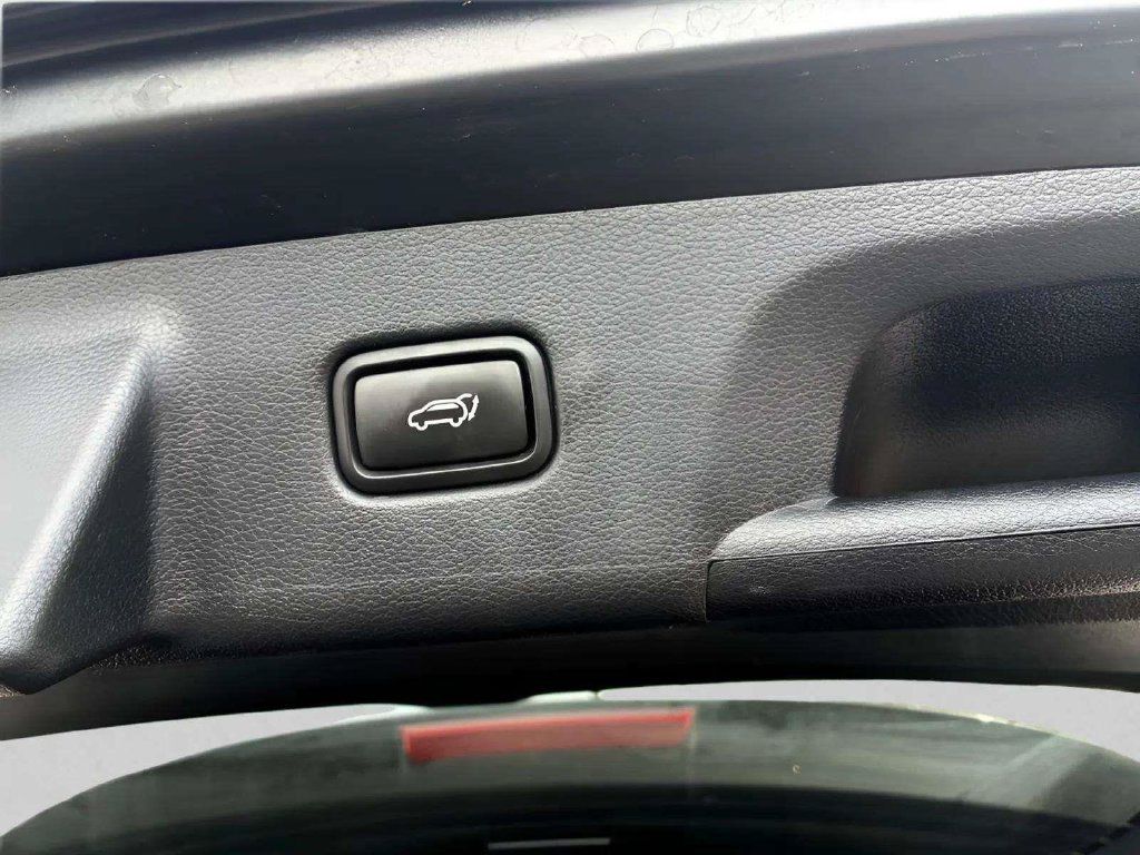 Used 2022 Hyundai Palisade Limited FWD image 13