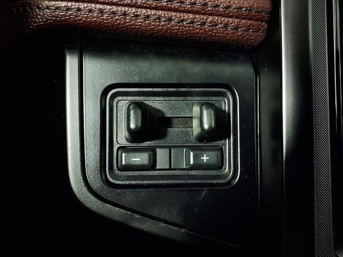 Used 2023 Ford Expedition Limited image 23