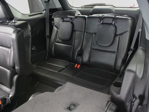 Used 2023 Ford Explorer XLT w/ Equipment Group 202A AWD/4WD image 19