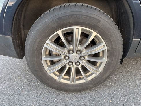 Used 2017 Cadillac XT5 Luxury w/ Driver Awareness Package image 11