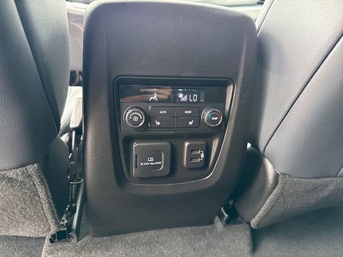 Used 2024 Buick Enclave Premium AWD/4WD image 35