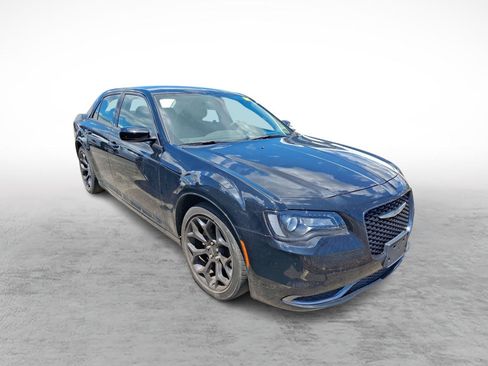 Used 2019 Chrysler 300 Touring w/ Sport Appearance Package RWD image 2