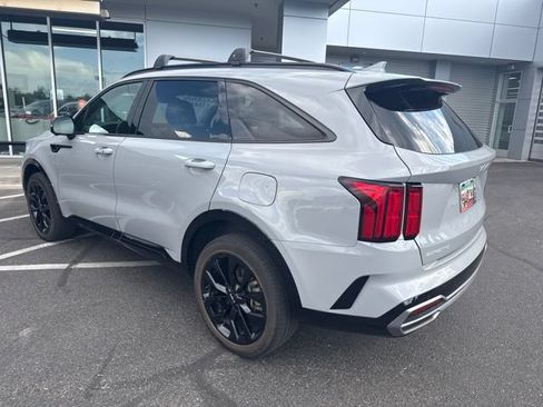 Used 2023 Kia Sorento SX AWD/4WD image 2