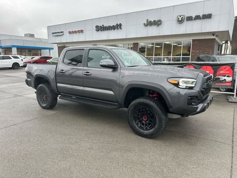 Used 2022 Toyota Tacoma TRD Pro image 2