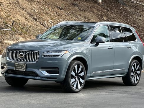 Certified 2023 Volvo XC90 T8 Ultimate image 9