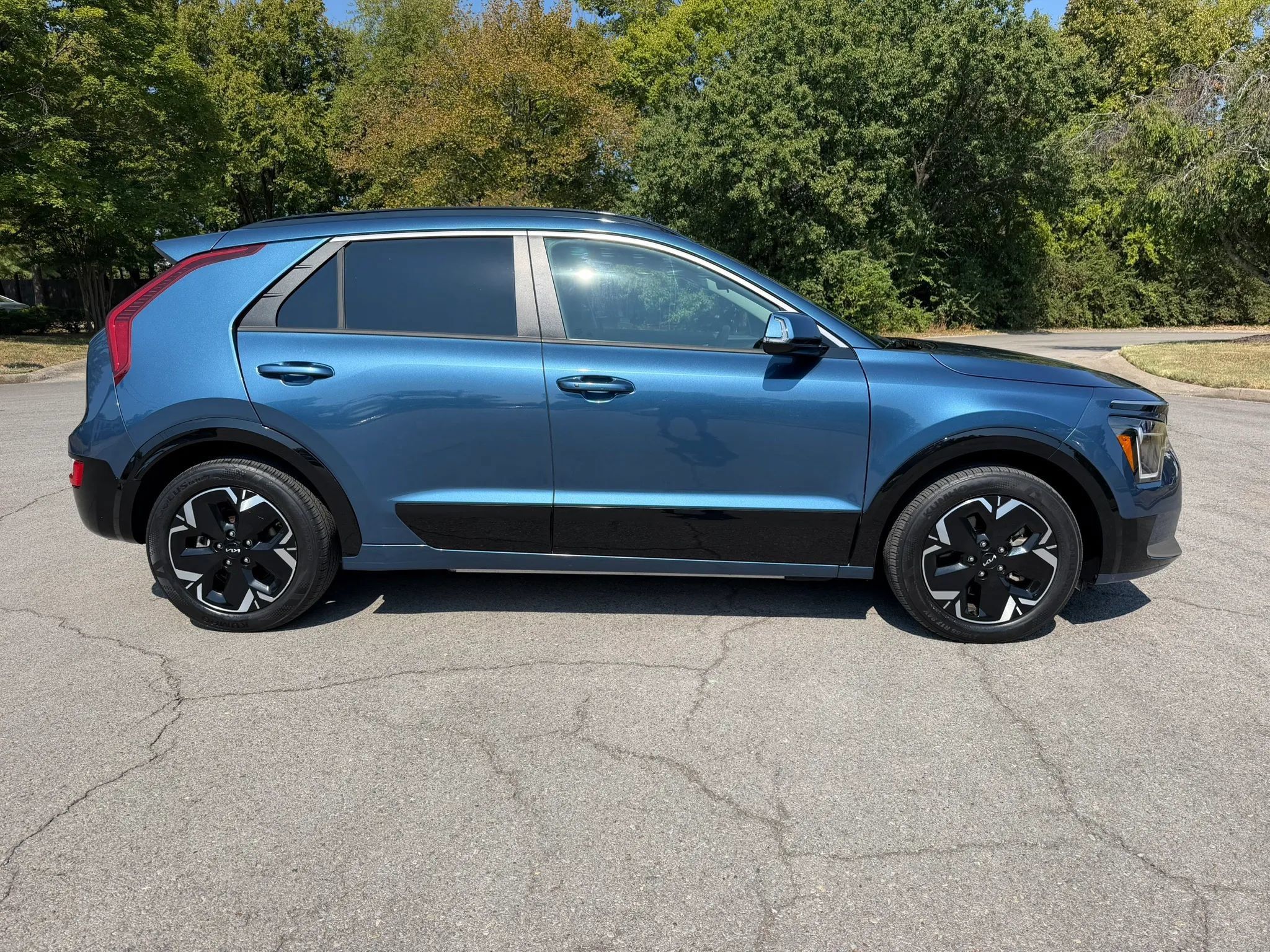 Used 2023 Kia Niro Wind w/ Wind Preserve Package FWD image 3