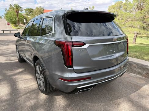 Used 2021 Cadillac XT6 Premium Luxury FWD image 3