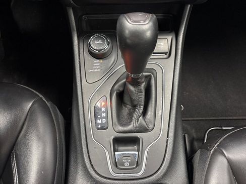 Used 2019 Jeep Cherokee Latitude Plus w/ Travel & Safety Group image 31