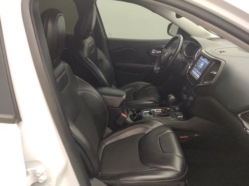 Used 2020 Jeep Cherokee Trailhawk AWD/4WD image 21