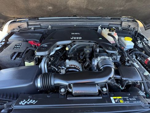 Used 2018 Jeep Wrangler Unlimited Sport S image 36