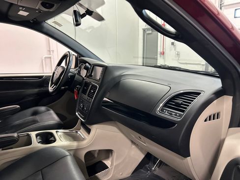 Used 2020 Dodge Grand Caravan SXT w/ Driver Convenience Group FWD image 37