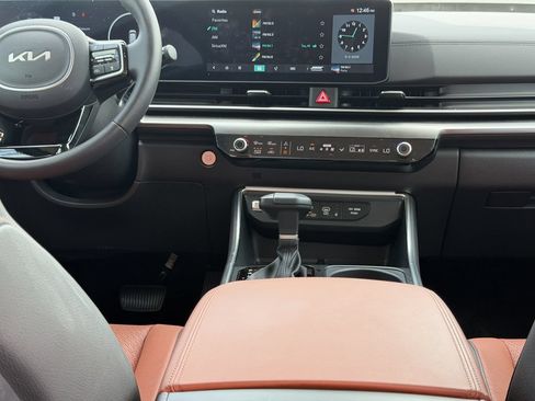 Used 2026 Kia Carnival SX FWD image 16