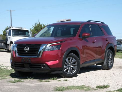 Used 2023 Nissan Pathfinder SV image 1