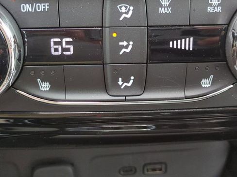 Used 2025 Chevrolet Trax LT w/ Driver Confidence Package FWD image 18
