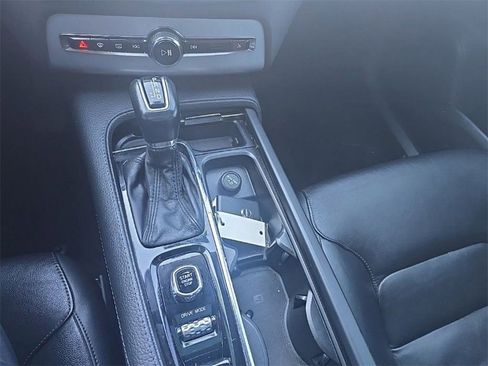 Used 2018 Volvo XC90 T5 Momentum image 19
