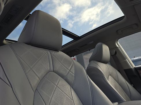 Used 2020 Toyota Highlander Platinum image 15