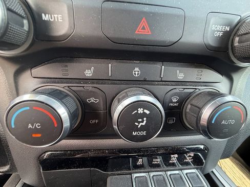 Used 2022 RAM 1500 Big Horn AWD/4WD image 32