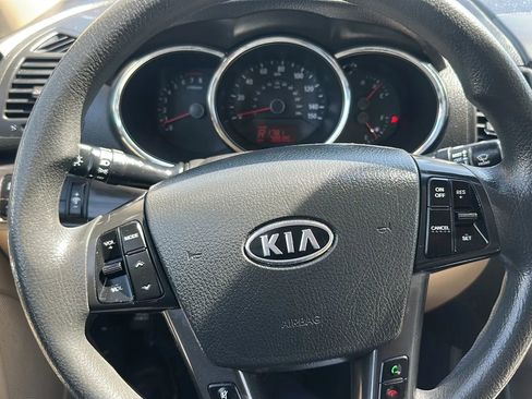 Used 2013 Kia Sorento LX image 17