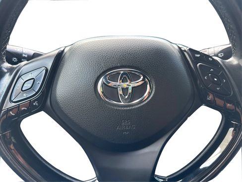 Used 2018 Toyota C-HR XLE FWD image 18