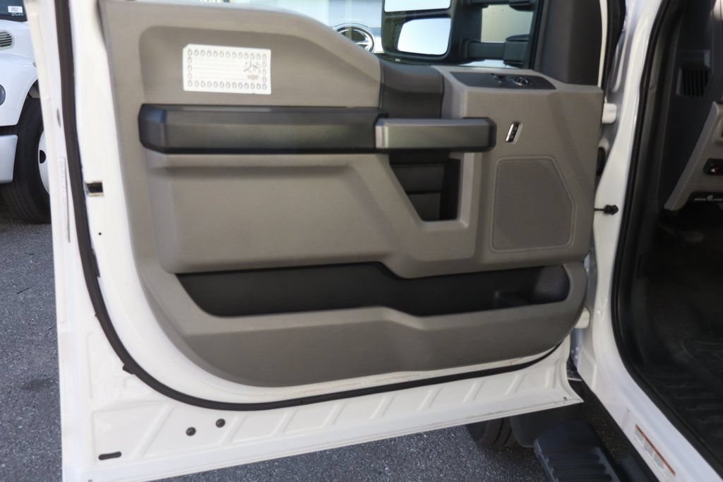 Used 2017 Ford F550 2WD Regular Cab Super Duty image 22