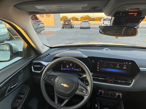 Used 2025 Chevrolet TrailBlazer LT image 32