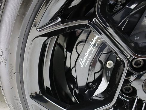 Used 2020 Lamborghini Urus image 58