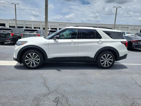 Certified 2025 Ford Explorer ST-Line AWD/4WD image 6