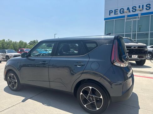 Used 2025 Kia Soul EX FWD image 3